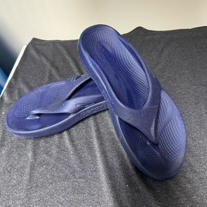 Oofos original sandal, thong, men’s 7 women’s 9, eu 40, navy